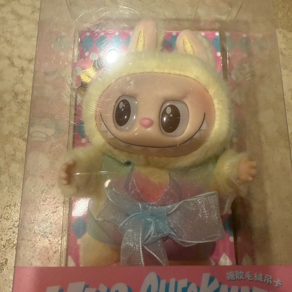 Labubu pop mart